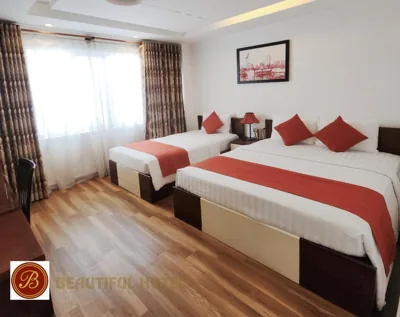 Dreibettzimmer mit Stadtblick — Beautiful Hotel Bui vien